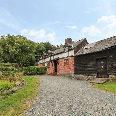 Caerau Farm House Лланидлос Экстерьер фото