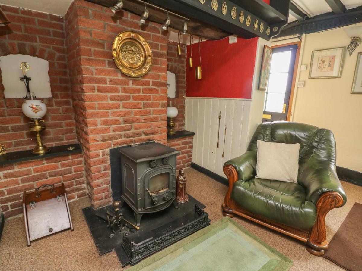Caerau Farm House Лланидлос Экстерьер фото