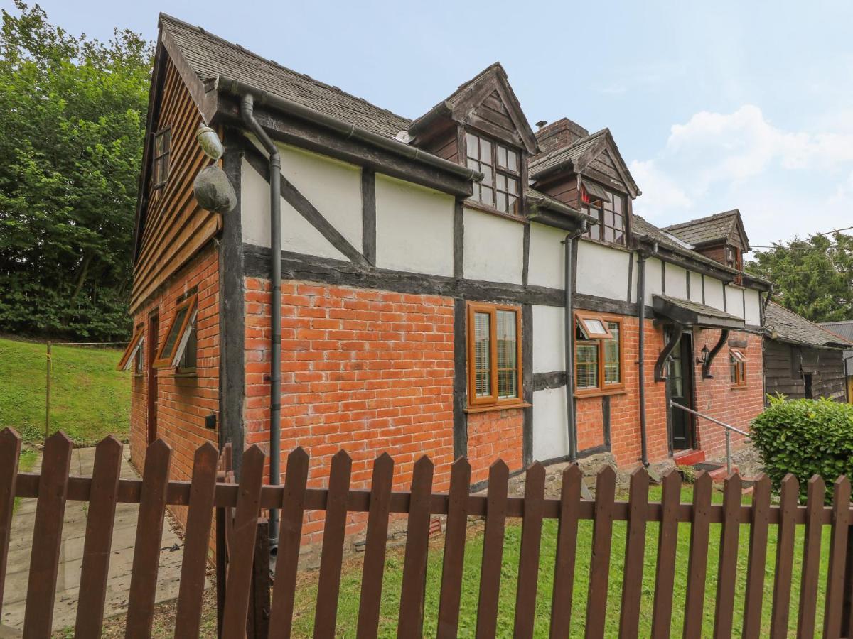 Caerau Farm House Лланидлос Экстерьер фото