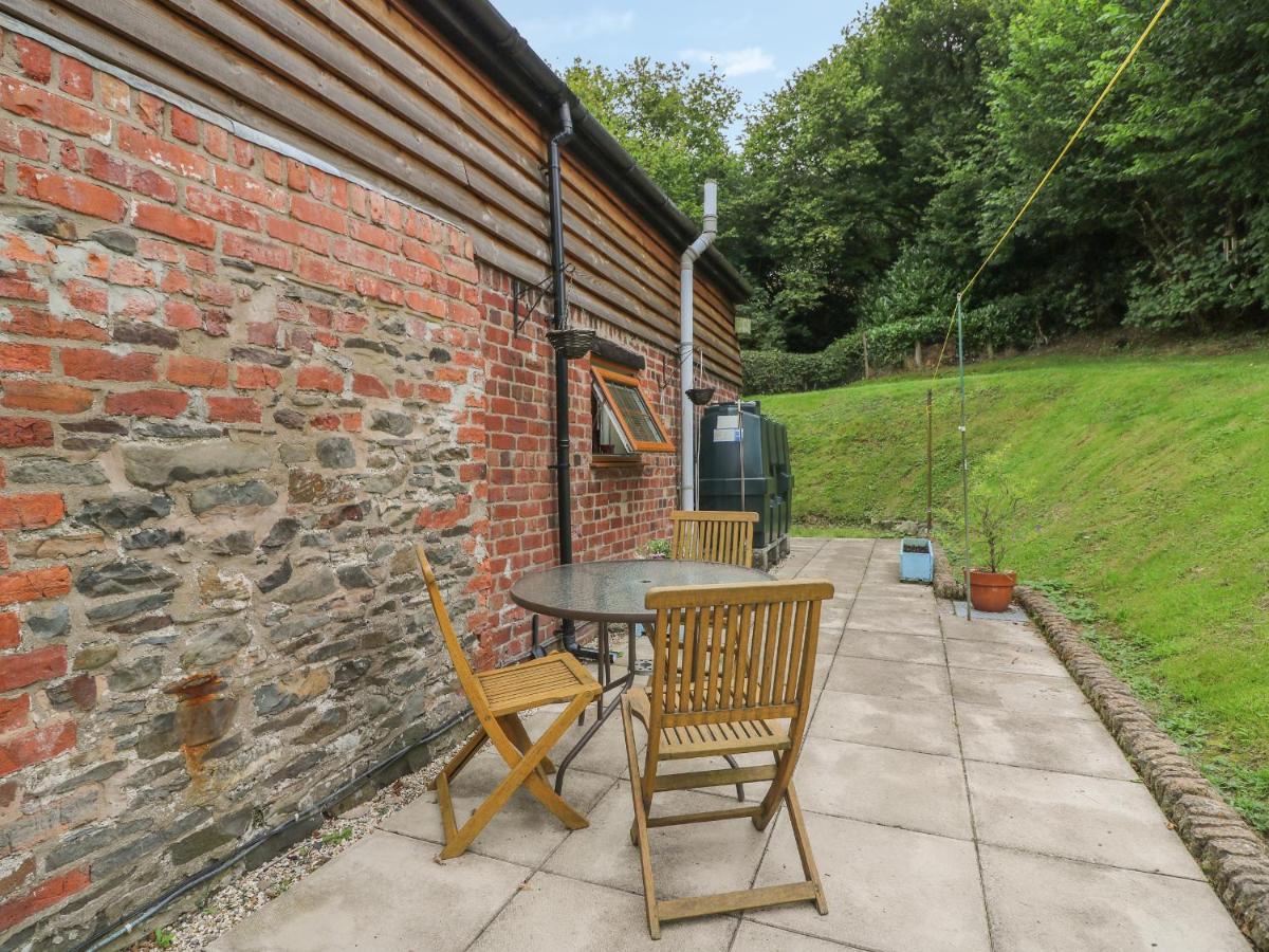 Caerau Farm House Лланидлос Экстерьер фото