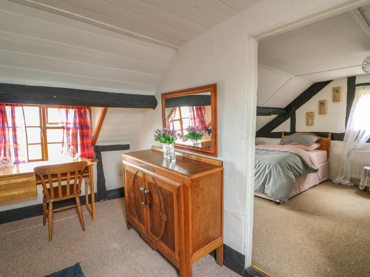 Caerau Farm House Лланидлос Экстерьер фото